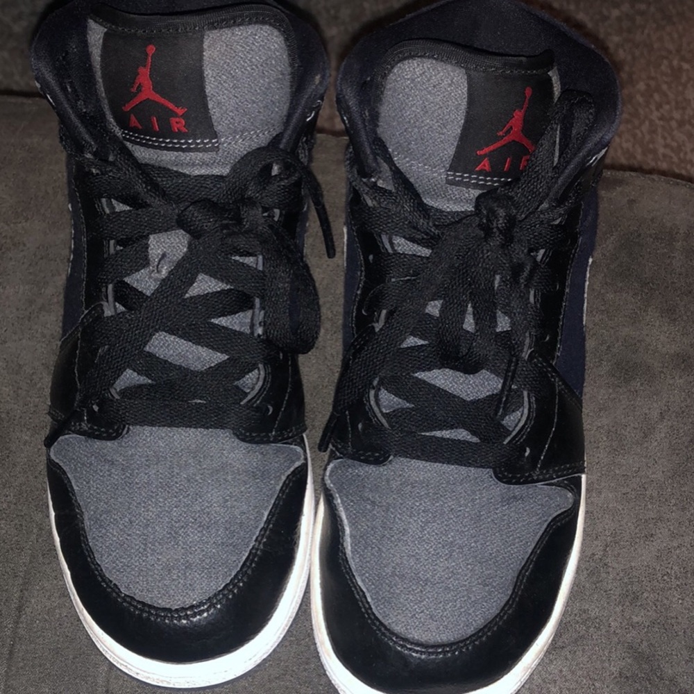 Boys nike air Jordan’s size 5Y